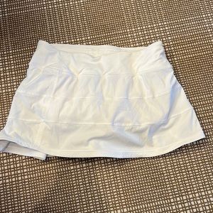 Lululemon white skirt size 6.